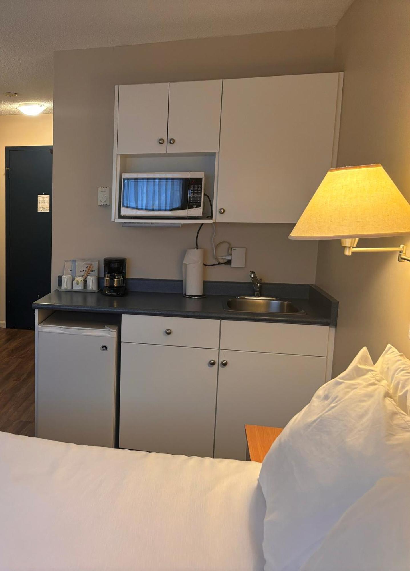 Sidney Waterfront Inn & Suites מראה חיצוני תמונה
