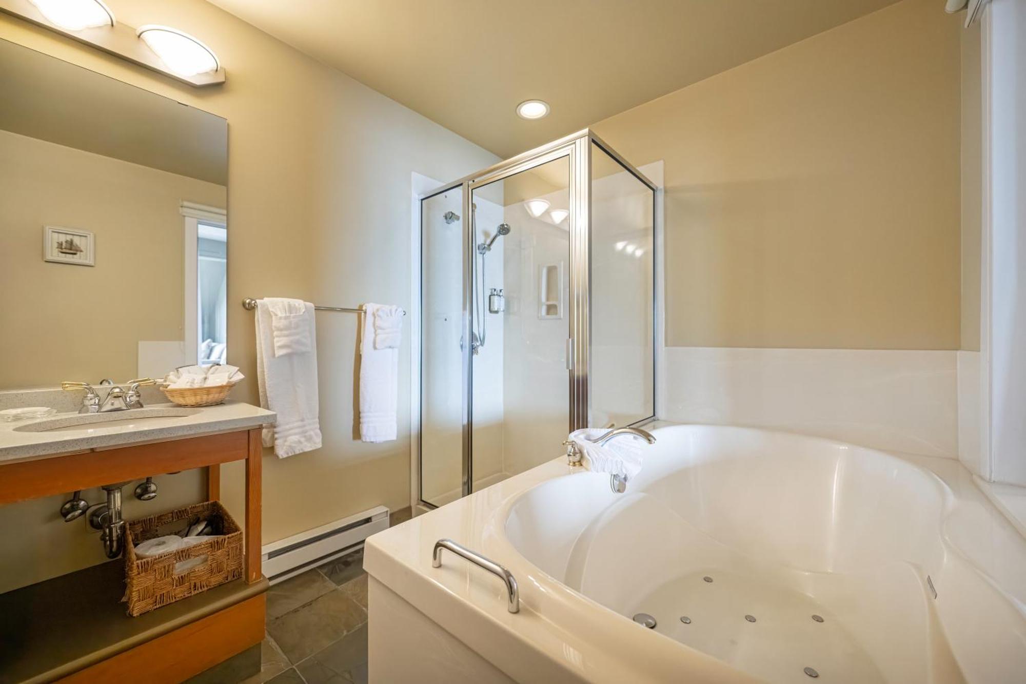 Sidney Waterfront Inn & Suites מראה חיצוני תמונה