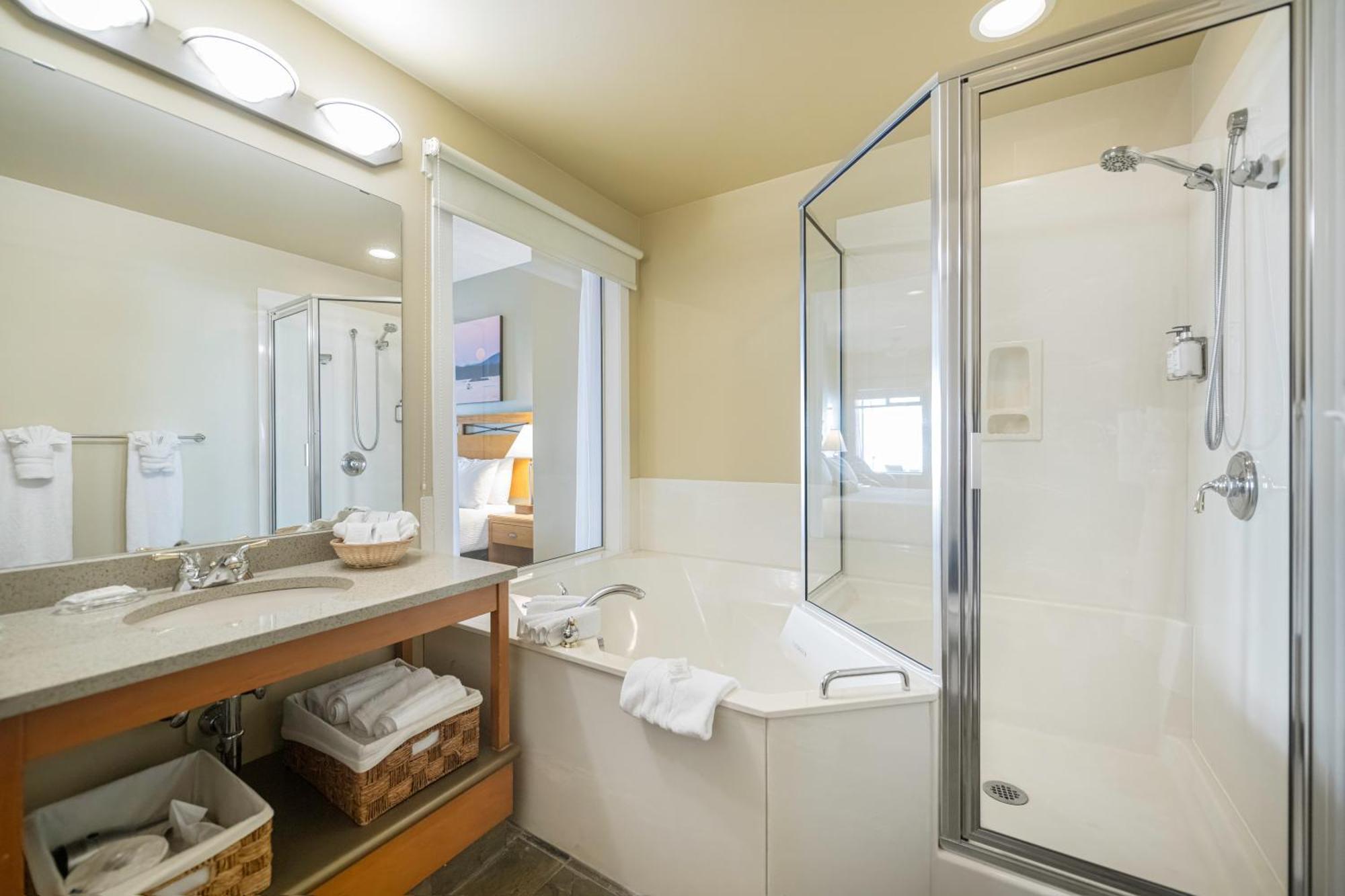 Sidney Waterfront Inn & Suites מראה חיצוני תמונה