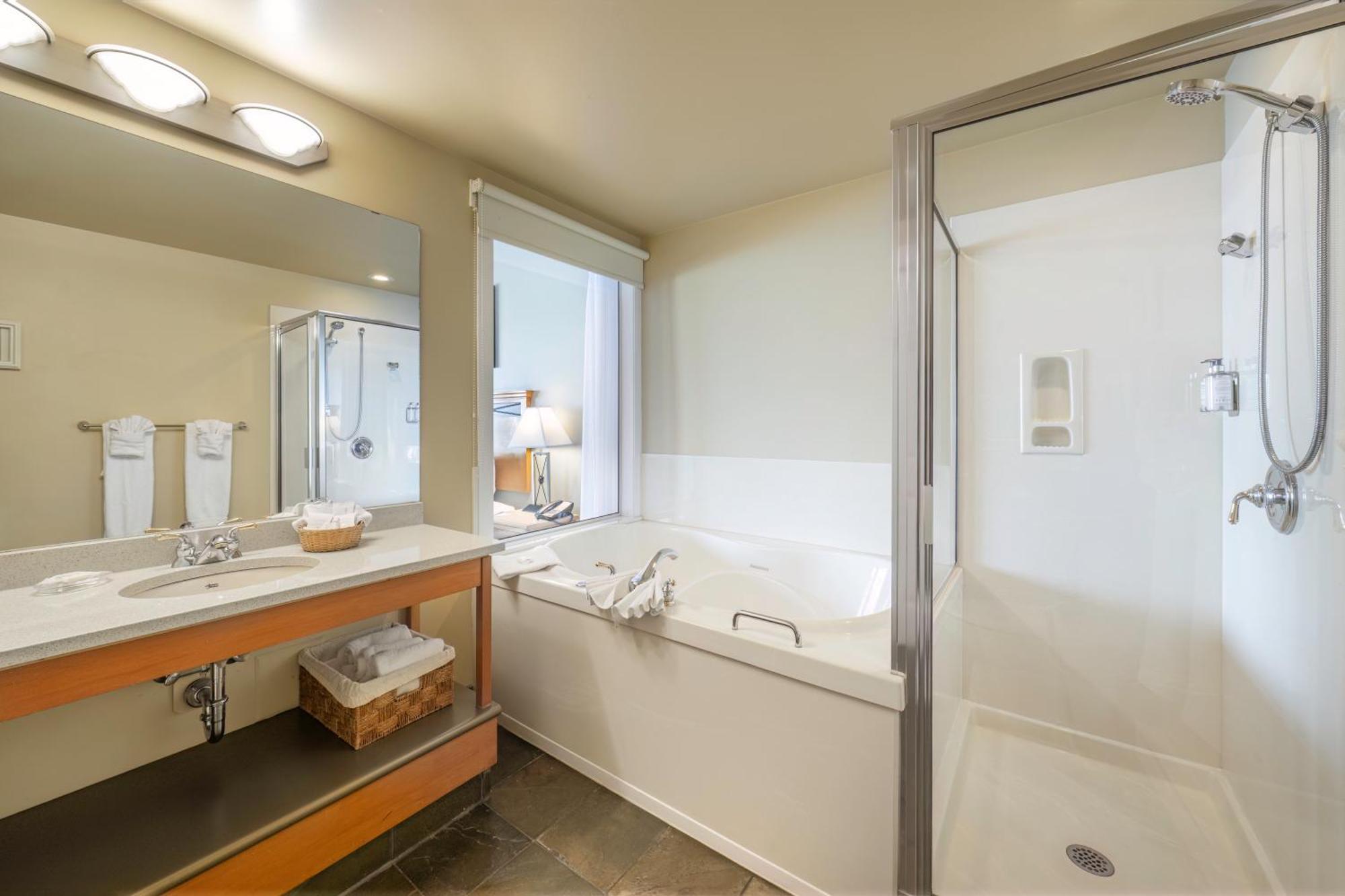 Sidney Waterfront Inn & Suites מראה חיצוני תמונה